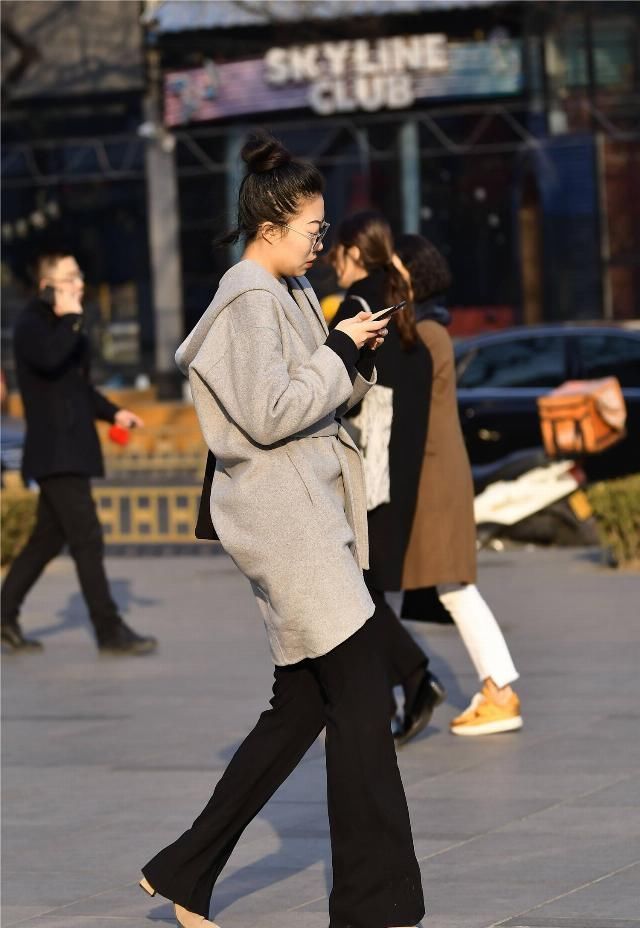  短装|短装长大衣，春天的穿衣搭配，怎样穿出自身的时尚潮流味儿