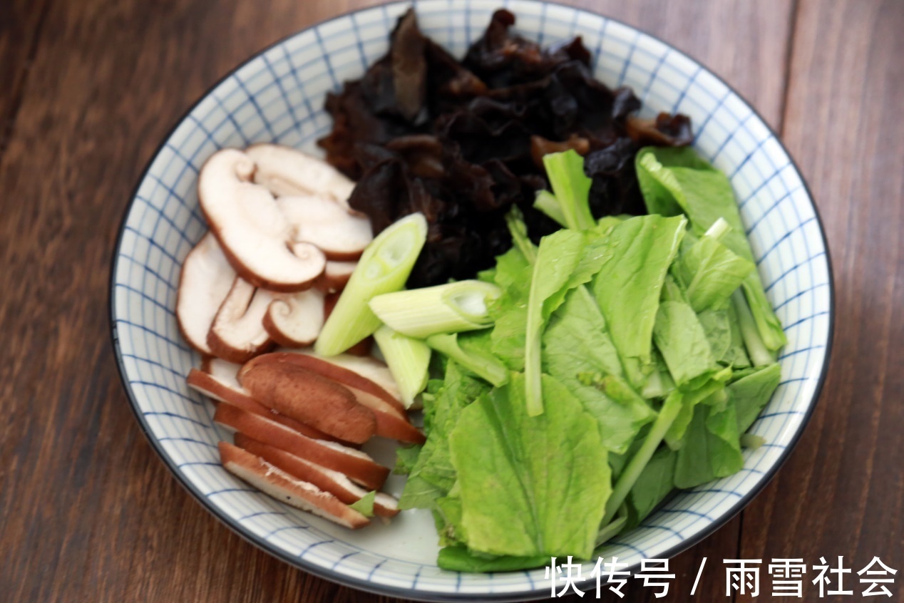 木耳|清血养胃的香菇木耳白菜豆腐汤,美味可口,营养健康