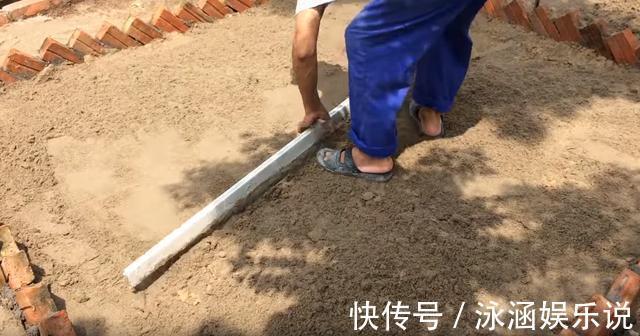 院子|老爸在家闲不住,用红砖铺院子,拼花效果比大理石还好看耐用