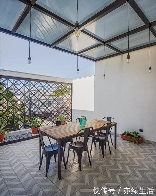 豪车|老房扒掉盖栋别墅，115平带车库放豪车，花300万村里人都说出息了