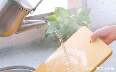 菜板|用过的菜板千万不要用洗洁精,教你一招,洗的干净杀菌还去异味!