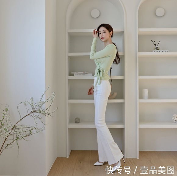 时尚搭配|女神孙允珠的时尚搭配:葱郁果绿居家宽松荷叶休闲衫