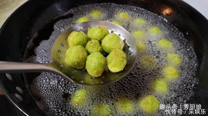  做萝卜丸子，有人用淀粉，有人用面粉，大厨都不对！如此做才香