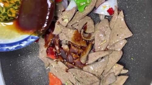  霸气|爆炒猪肝的做法，香辣霸气野性十足，软嫩适口有弹性