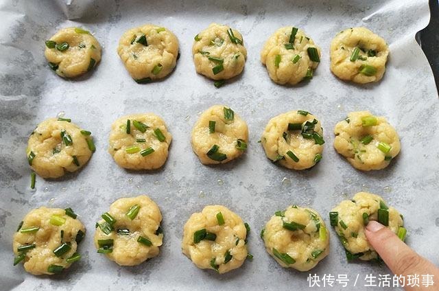 别再冷落家中烤箱了,教你新手版葱油桃酥,酥得掉渣,满屋飘香