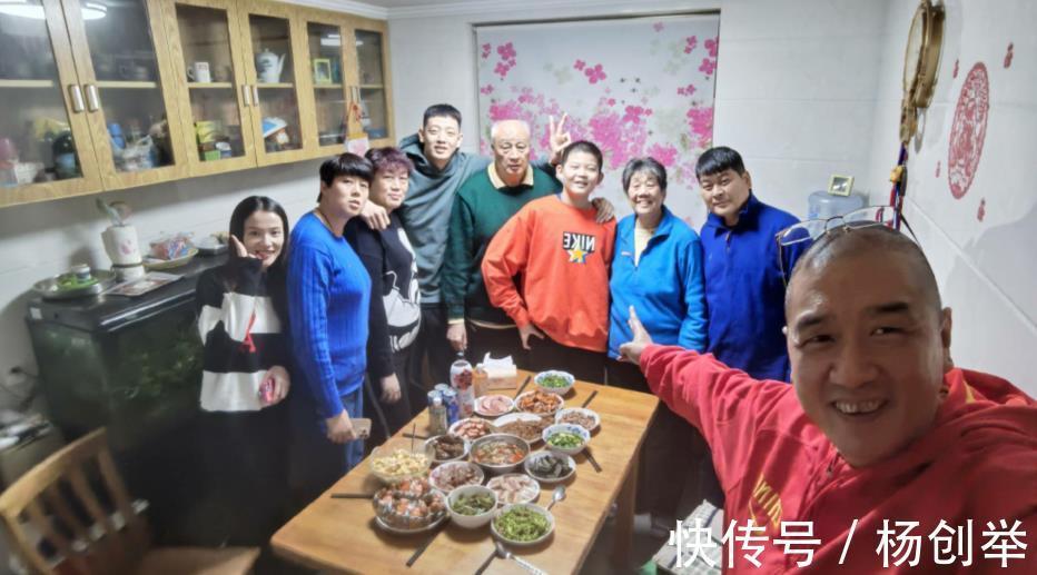 弟弟|沈梓捷弟弟被曝光!14岁身高近2米,臂展比大鸟还喜人,未来可期