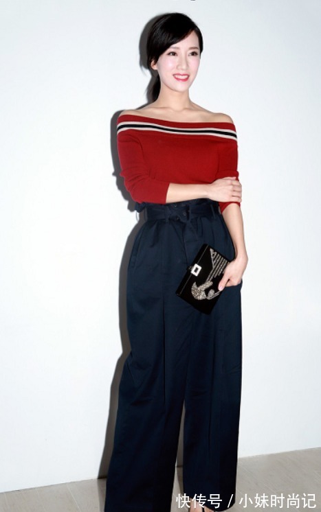 穿搭|“阔太”李念真会穿,针织衫配阔腿裤,“上紧下松”显高又显气质