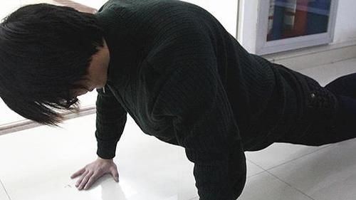 锻炼|为何要常做俯卧撑？男性每天做40个俯卧撑，好处多到你想不到