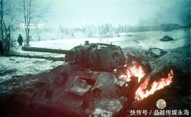 烧毁|二战老照片:一路入侵疯狂的德军、家园被烧毁的苏联平民满面悲伤