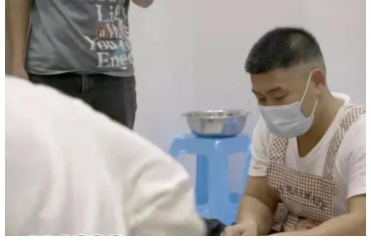 小伙子月薪一万，在深圳能过什么样的生活？周迅都感到惊讶