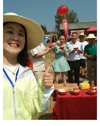 湖南臺(tái)|力挽口碑？湖南臺(tái)主持人到農(nóng)村錄節(jié)目，杜海濤在田地里吃飯不嫌臟