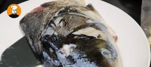 鱼头这样做太香了，好吃下饭无腥味，出锅肚子都看饿了