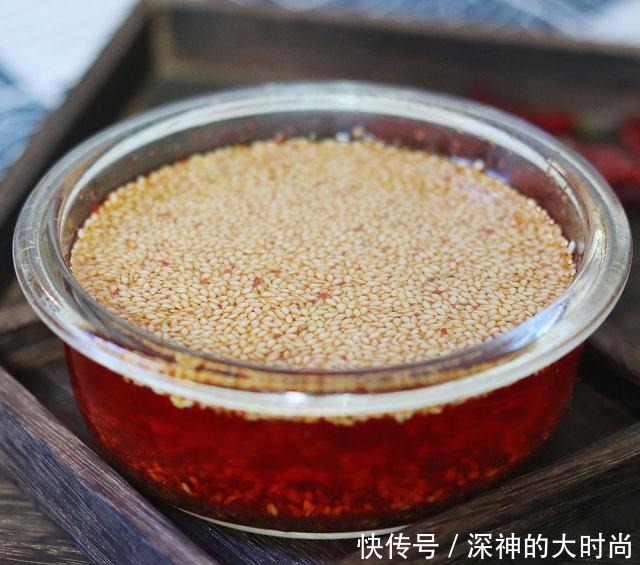 简易辣椒油,香辣好吃,做法也很简单!