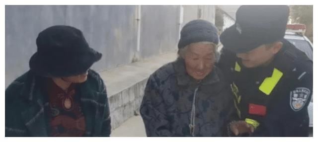 乐乐奶奶|55岁拾荒老人养大“弃婴”,孩子考上大学后,一排警车堵在家门口