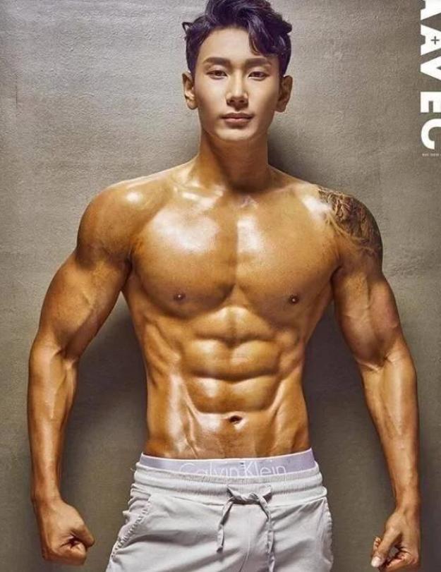 健身|男生健身一年,从平平无奇到“韩国欧巴”,颜值和气质变化巨大