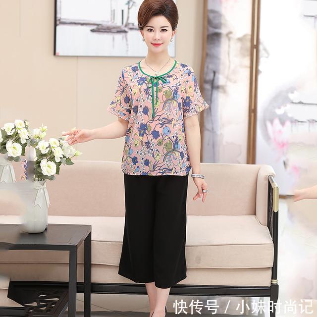 女装|一款优雅时尚的套装,清新减龄,最适合45-65岁的妈妈