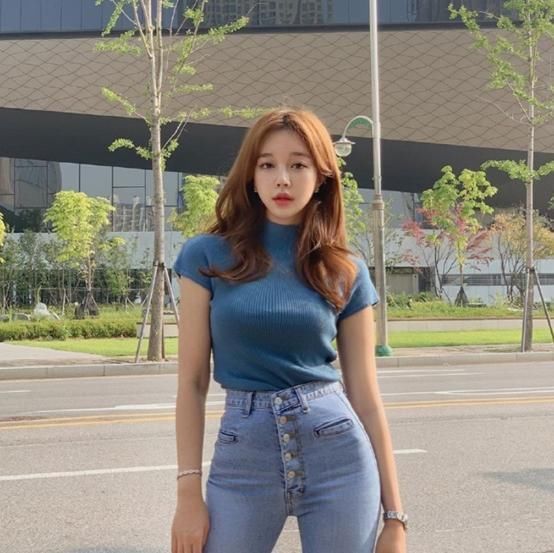 小姐姐诗情画意，聪慧范十足，优雅又魅惑