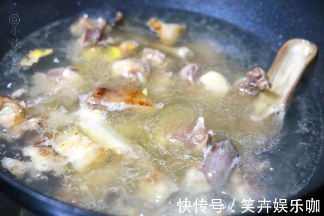 味道|炖老鸭汤时，别直接下锅炖，多加“2步”，汤汁浓郁味道鲜，解馋