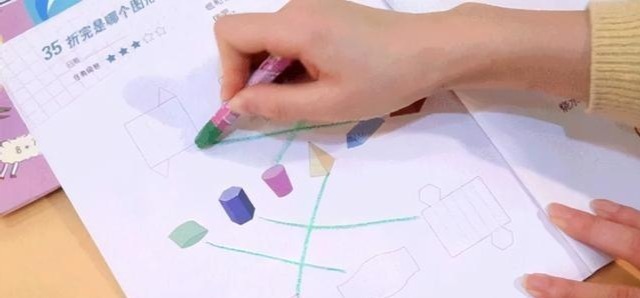 专注力|孩子脑力发达有“暗示”,如果孩子有三类“迹象”,通常很聪明