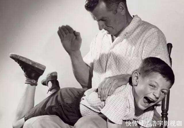 双胞胎|双胞胎兄弟分开养一个经常挨打一个从未挨打，18年后两种人生