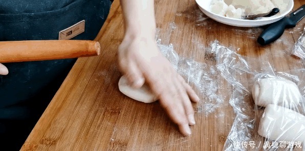 一碗面粉,1斤冬瓜,教你做皮脆馅香的老婆饼,每一口都酥到掉渣