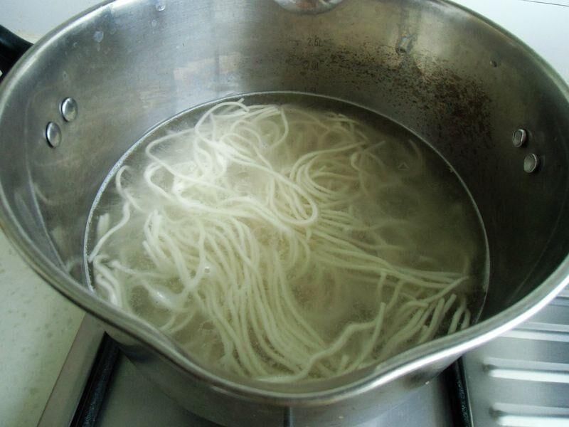 冬天别犹豫吃面,这碗红烧面太香了,有肉有菜吃一口就上瘾