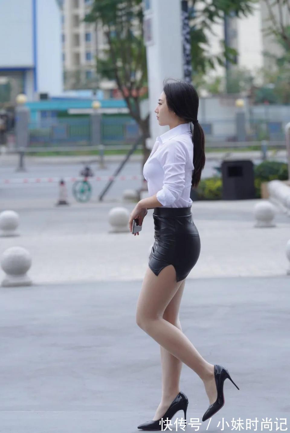 街拍 街拍:包臀裙搭配白衬衫,展现职场女人的韵味
