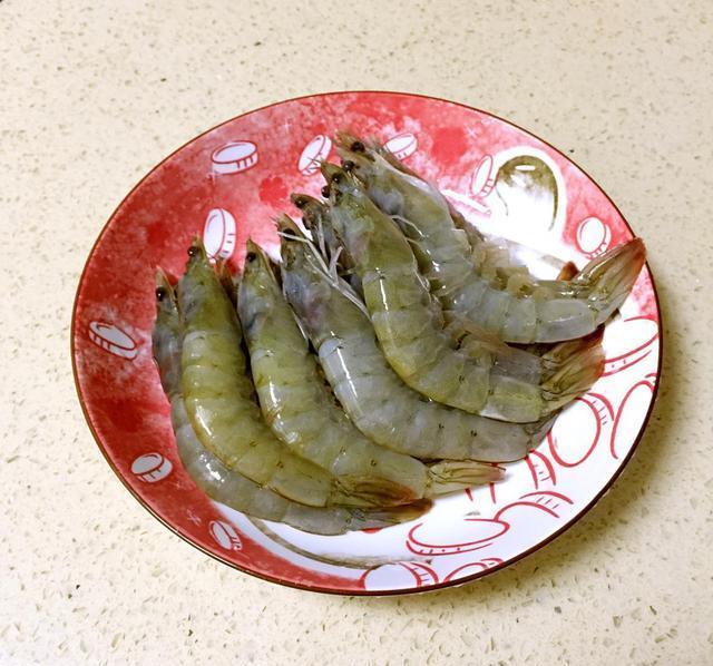 大虾除了煮着吃,还有一道经典做法,春节家宴露一手,全家都爱