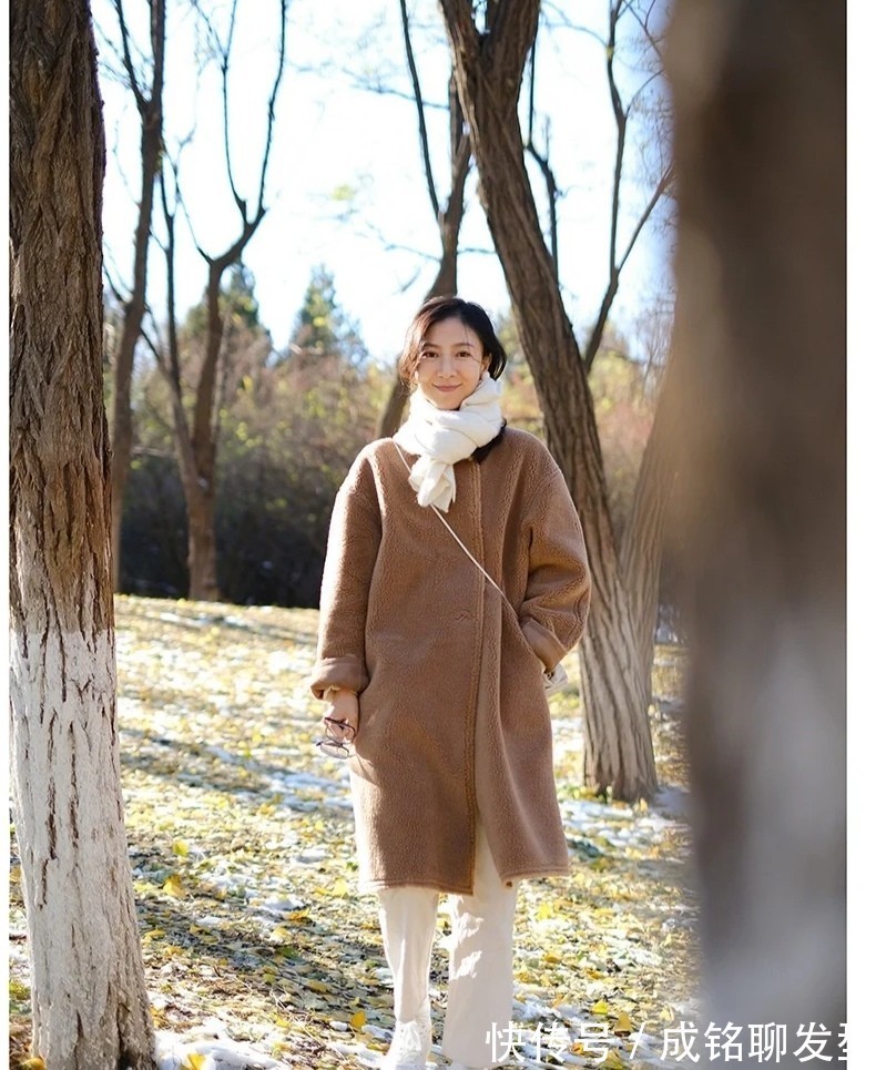 穿搭|40岁左右的女人,冬装除了羽绒服,这四种搭配时尚减龄更有气质