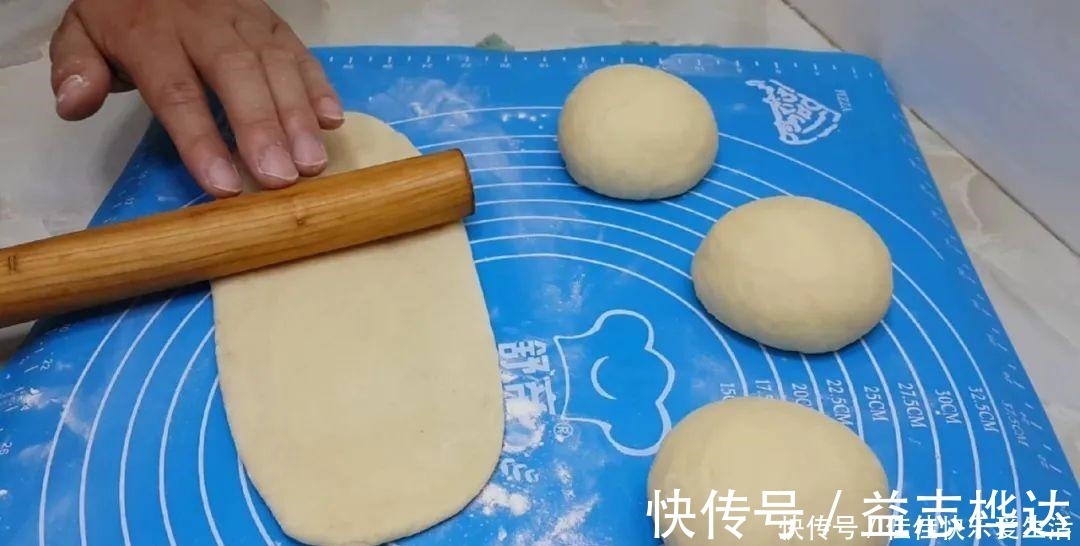 面粉别蒸馒头了,加2个鸡蛋,个个蓬松暄软,比面包简单好吃