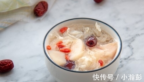 夏季|银耳和“它”天生是一对,夏季补水常吃它,一碗还不到5块钱