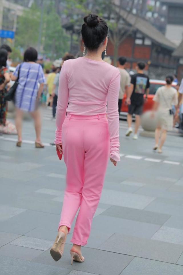 初秋时节,选择时尚休闲的长裤穿搭,让你轻松靓丽出行