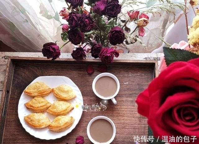 甜品店|榴莲酥甜品店10块钱一个,自己做2块钱就搞定,层层酥脆又香甜