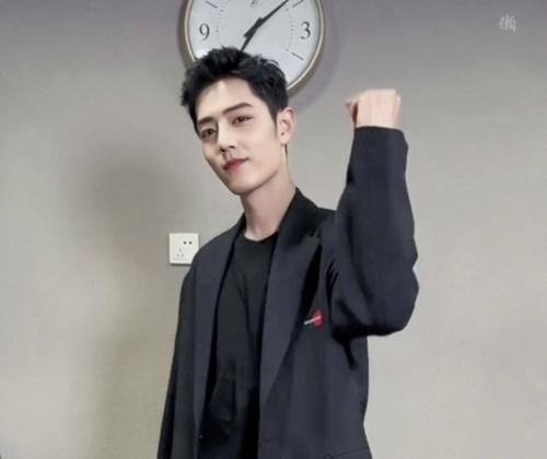 肖战|肖战再次营业:笑得越灿烂,粉丝哭得越惨!