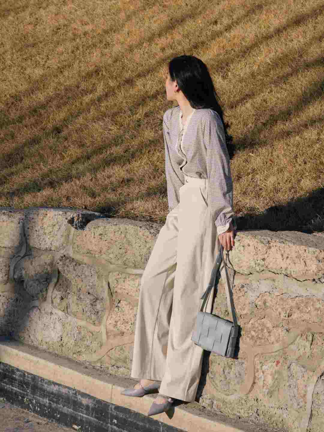 牛仔衬衫|别老穿烂大街的牛仔衬衫了,早春选择这“三款”,精致又洋气