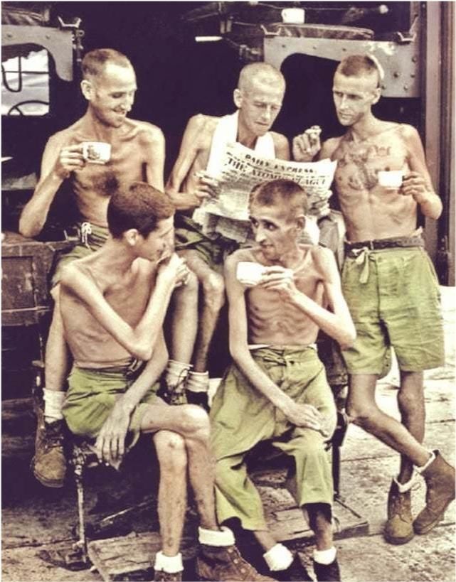 报纸|这张二战幸存战俘的照片,为何那么著名?报纸放大你就懂了