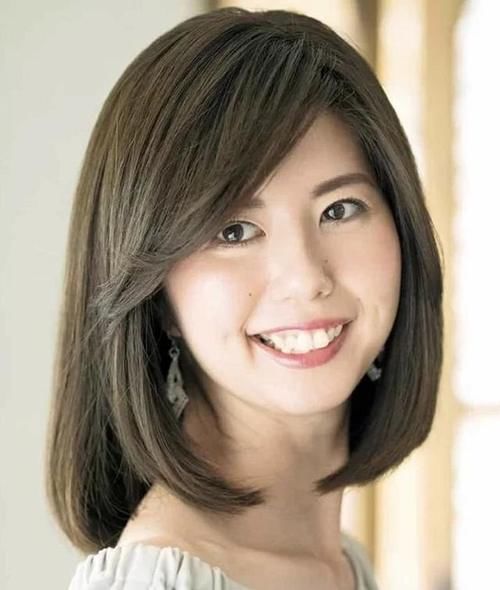 女人过了五十岁，尽量避开这些显老发型＋发色，换对这三款更减龄