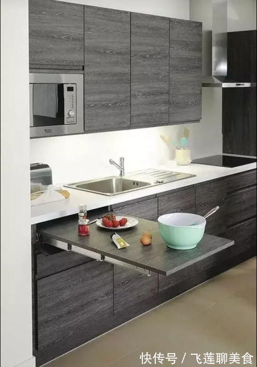 折叠|小厨房操作台不够用？橱柜侧面装个折叠台面，不占空间太实用了！