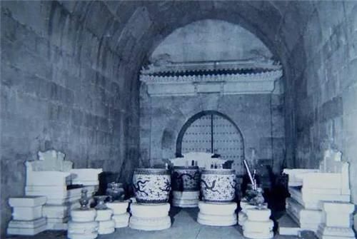 郭沫若|64年前定陵发掘旧照：郭沫若亲自指导，代价惨痛，图6是万历龙袍