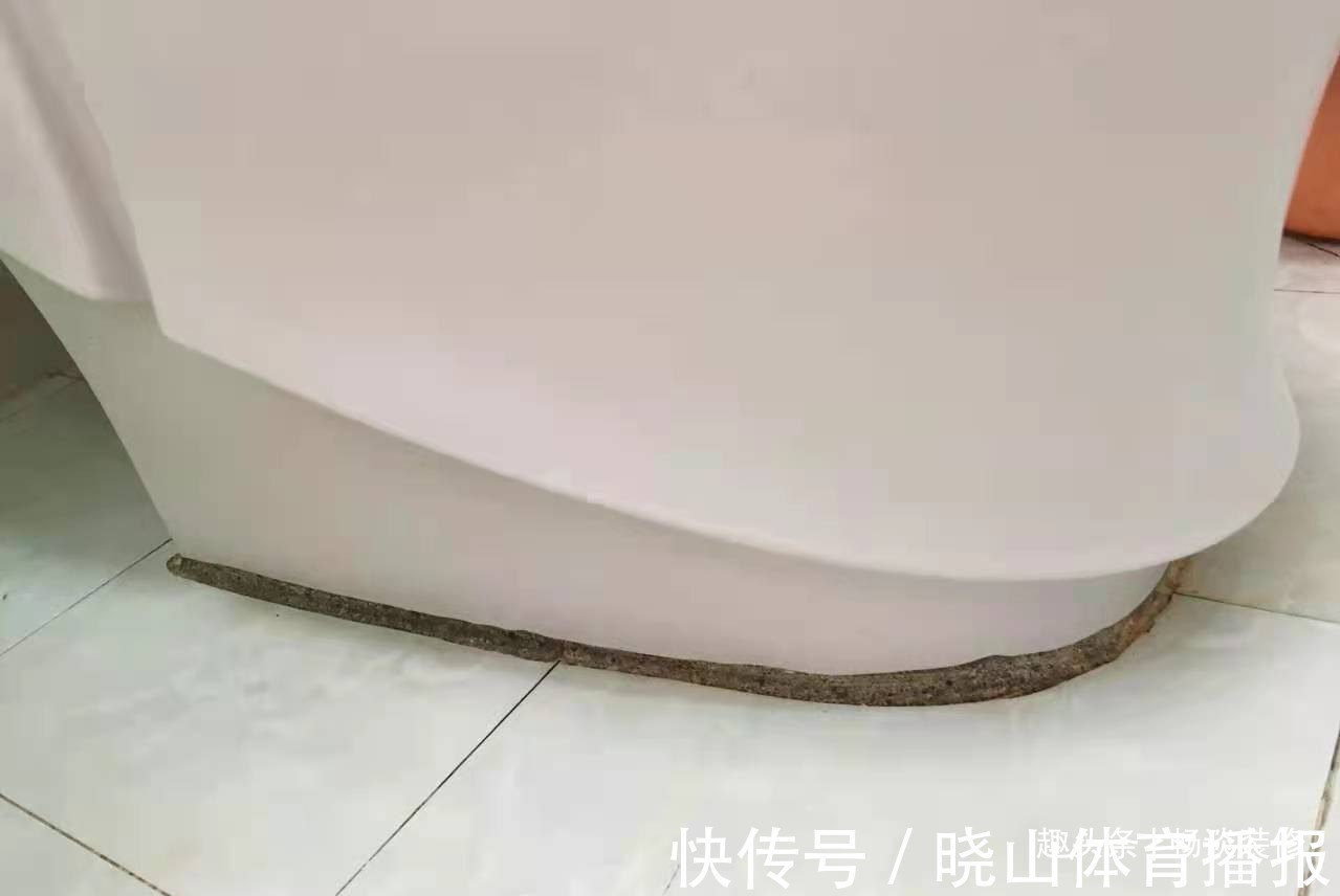 马桶脏了别费力刷,学会小妙招污垢清除一点都不费劲,轻松做懒人