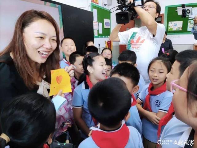 盲盒|感念师恩，山师附小2019级8班同学送上教师节“惊喜盲盒”