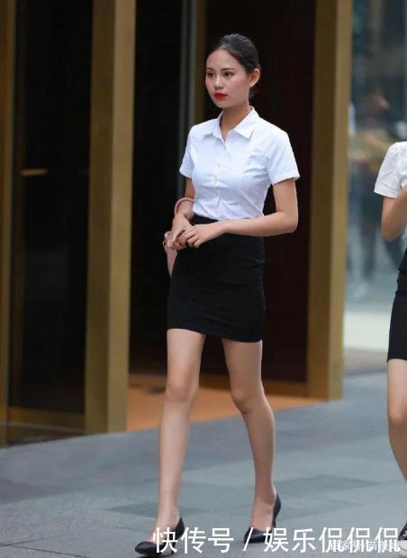 白色衬衣配黑色半身裙,时尚干练,优雅自信又大方