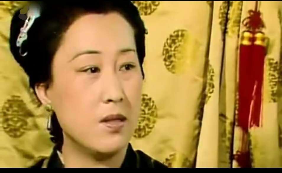 红楼梦!红楼梦刘姥姥在大观园备受调侃,只有一个是真正对她好的人