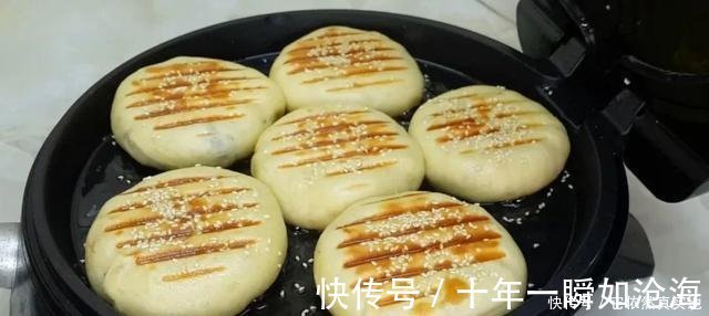 创意|1斤红豆，3勺面粉，擀一擀烙一烙，做出创意烧饼，比面包香甜好吃！