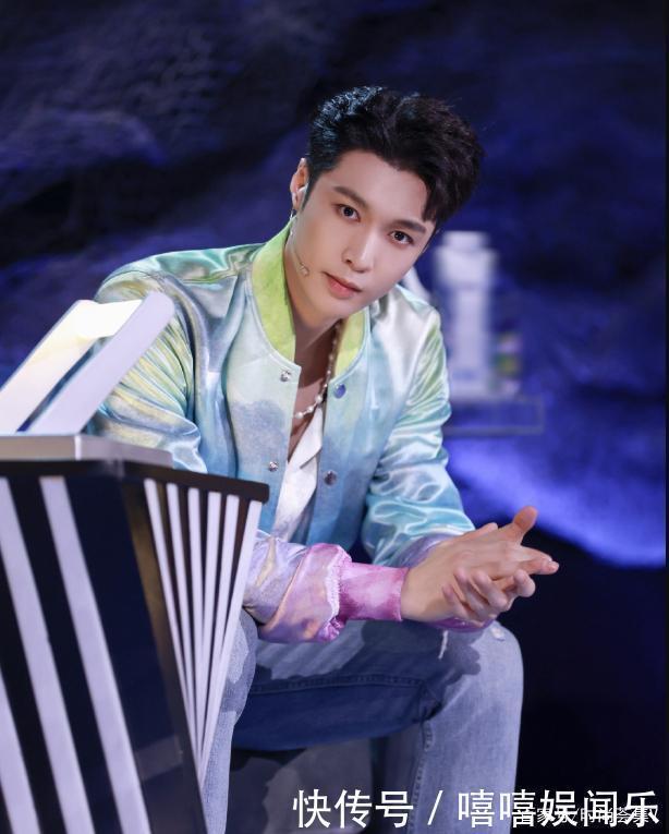 黑色t恤 又帅又奶,造型百变,这档综艺里的张艺兴帅气值满分