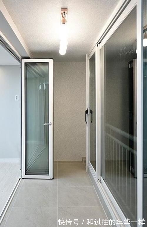 阳台|阳台封不封别纠结了,学韩国人在护栏边装推拉门,安全又防尘