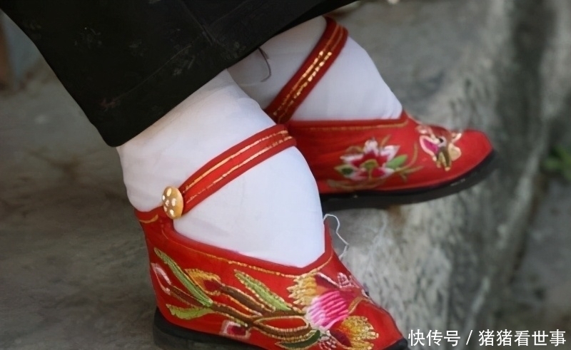 三寸金蓮@延續(xù)千年的纏足對于女性的殘害有多深?揭秘三寸金蓮的血淚史。