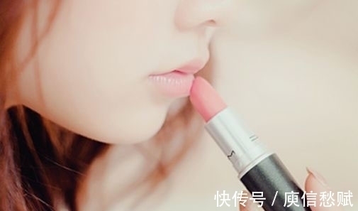 润唇膏 明明是大牌口红却涂出了“地摊货”的效果?多半是犯了这3个错