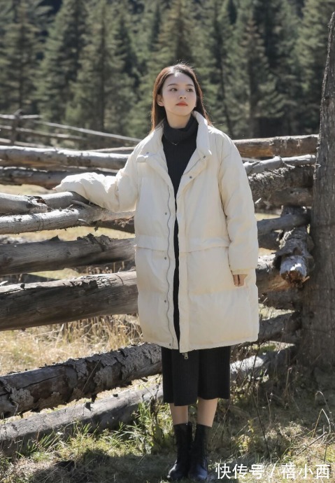 针织衫|女人穿“羽绒服”要注意2点,一是内搭二是下装,学会了很显气质