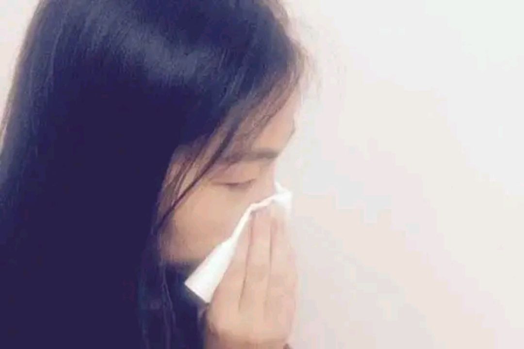 鼻子上挤出的像白色芝麻大小的颗粒是什么又该怎样帮助去除呢